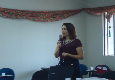 A coordenadora do curso no estado, Tereza Assis, explicou as características gerais do mesmo.